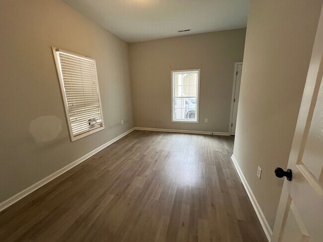 Building Photo - 3 Bedroom 2 Bathroom House for rent