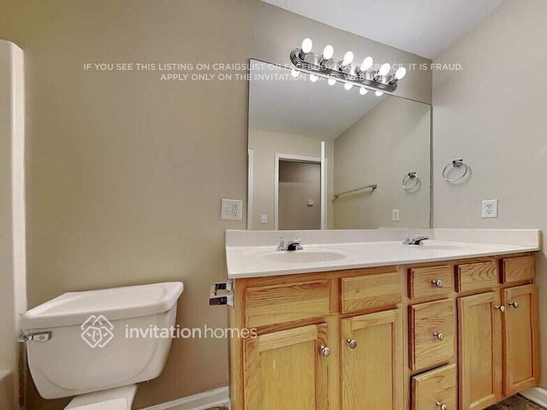 Building Photo - 325 Providence Rd