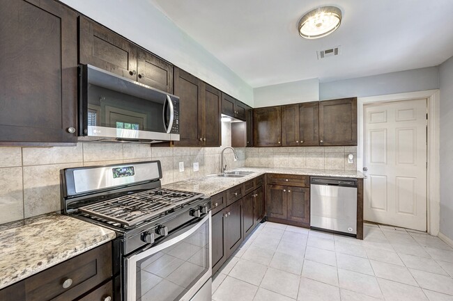 Building Photo - 4626 Evergreen St