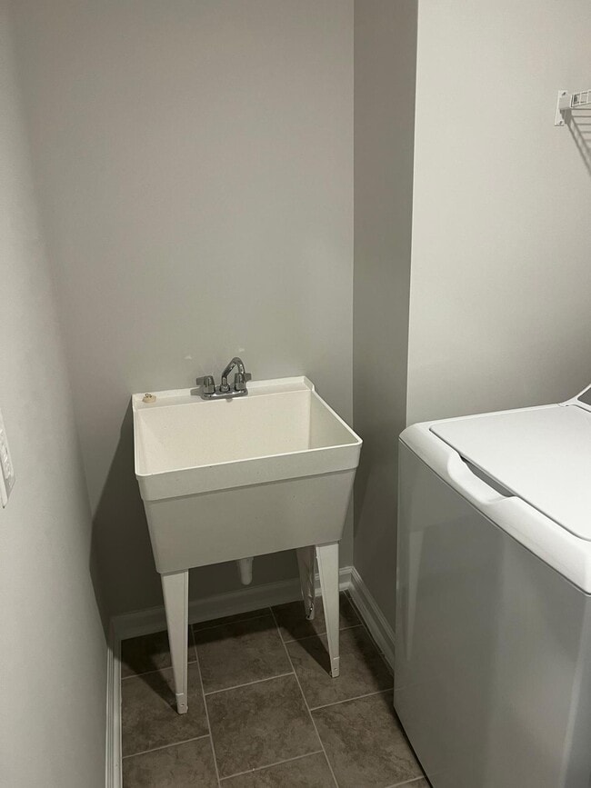 Building Photo - 4941 Arkose Dr