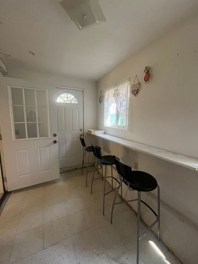 Building Photo - Cozy Crestline Cabin