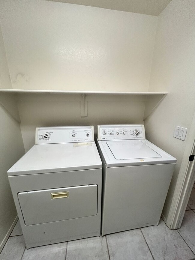 Building Photo - 3 Bed/ 2 Bath Home with Den in Arrowhead Ranch with Pool!