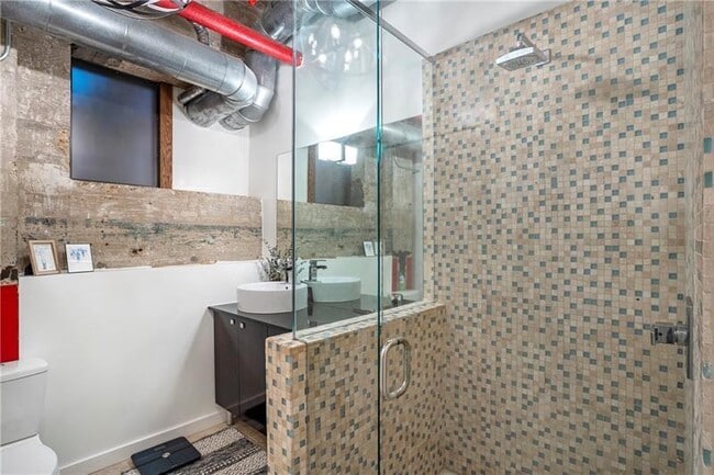 Building Photo - 650 Glen Iris Dr NE