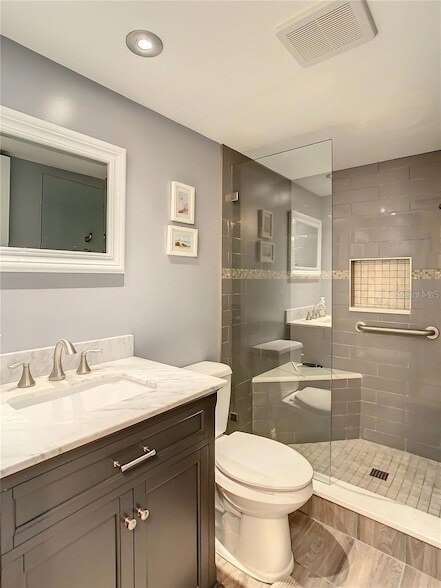 Building Photo - 4780 Cove Cir