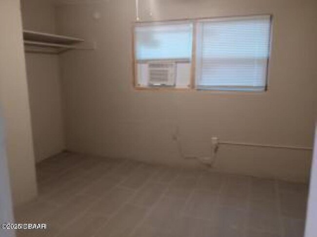 Building Photo - 530 Park Dr