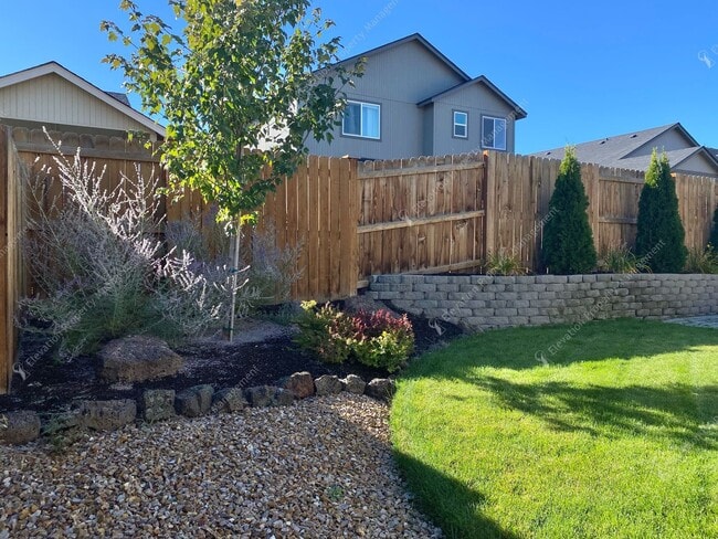 Building Photo - **UNFURNISHED**Beautiful Single-Level 3BR -2BA Home Near Redmond’s Upcoming Recreation Center