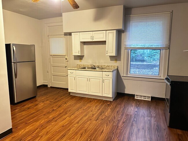 Building Photo - 526 Westinghouse Ave