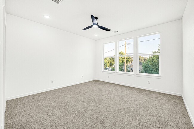 Building Photo - 9316 Waller St