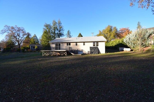 Building Photo - Newly Remodeled Lake of the Pines Home