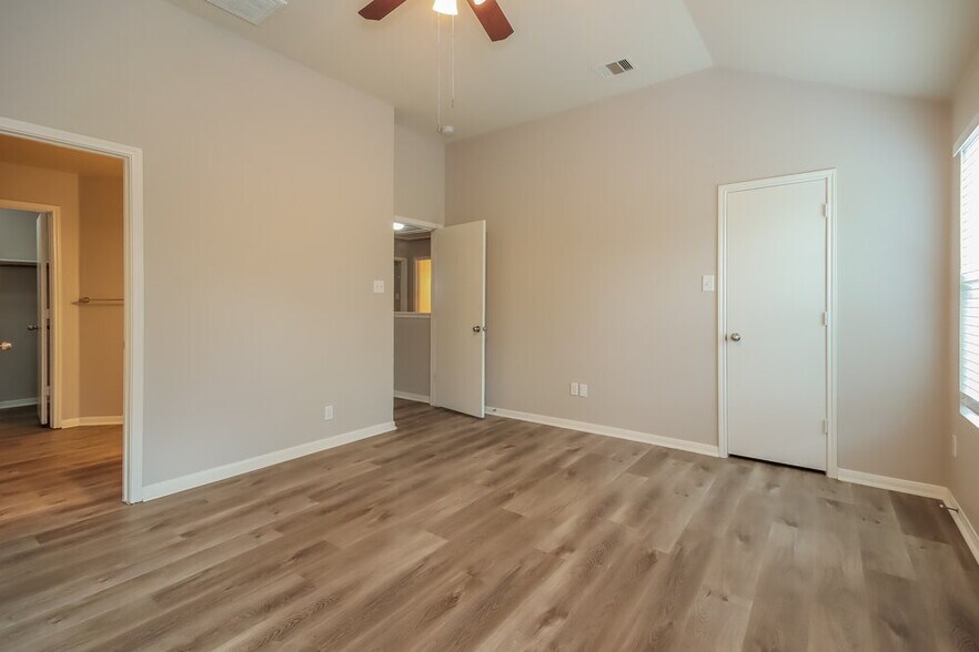 Building Photo - 16746 Warbler Dr