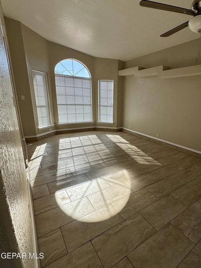 Building Photo - 1801 Garden Gate Way