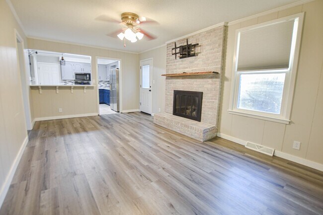 Building Photo - Pet Friendly Three Bedroom with Basement!