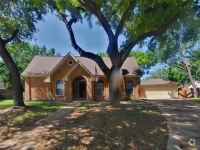 Building Photo - 14818 Cedar Isle Dr