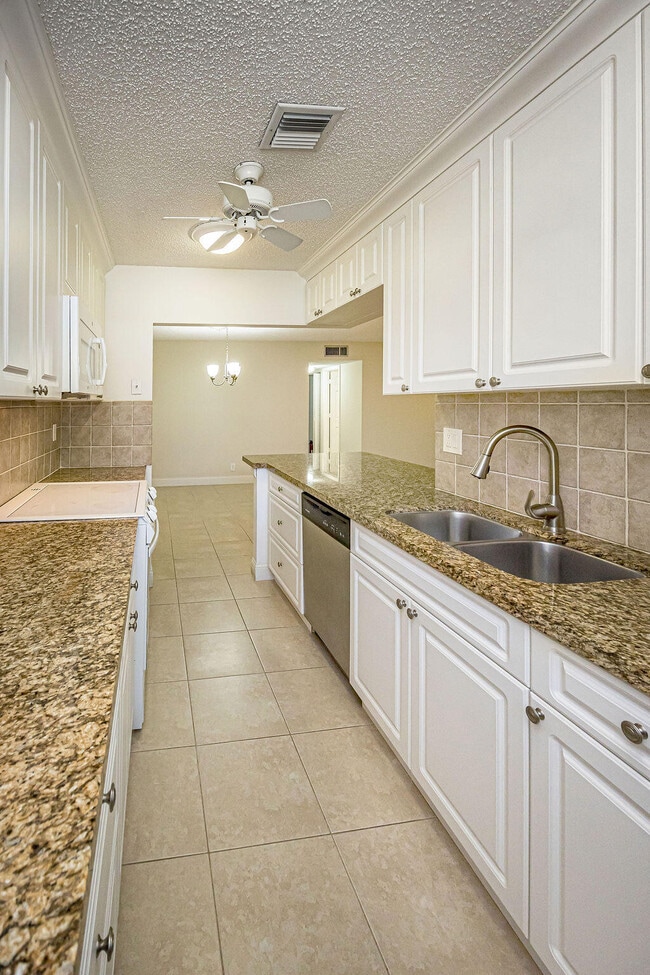Building Photo - 14404 Canalview Dr