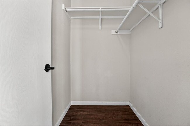 Building Photo - 2831 Southampton Way