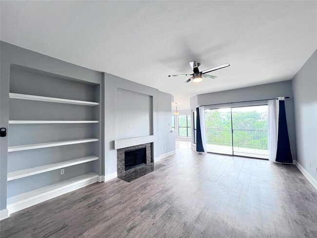 Building Photo - 4711 Spicewood Springs Rd