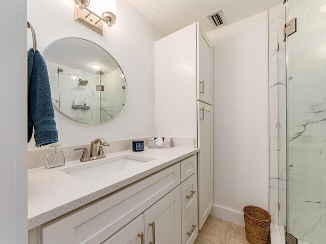 Building Photo - 241 Skiff Point