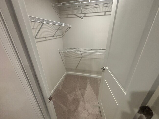 Building Photo - Room in Duplex on Romeria Dr