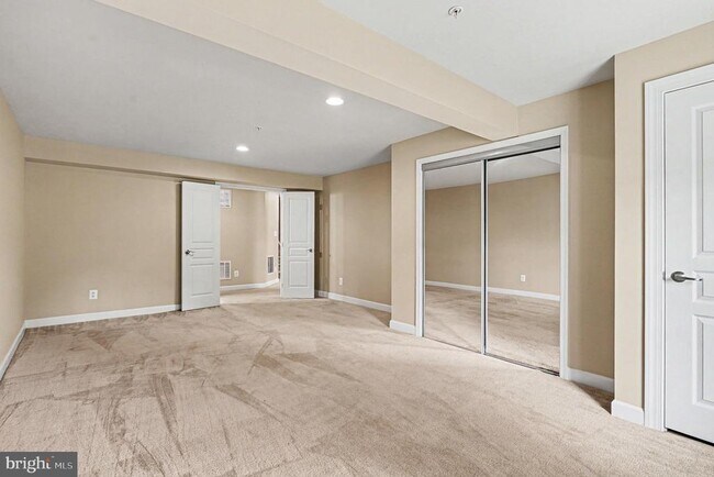 Building Photo - 714 Monarchos Dr