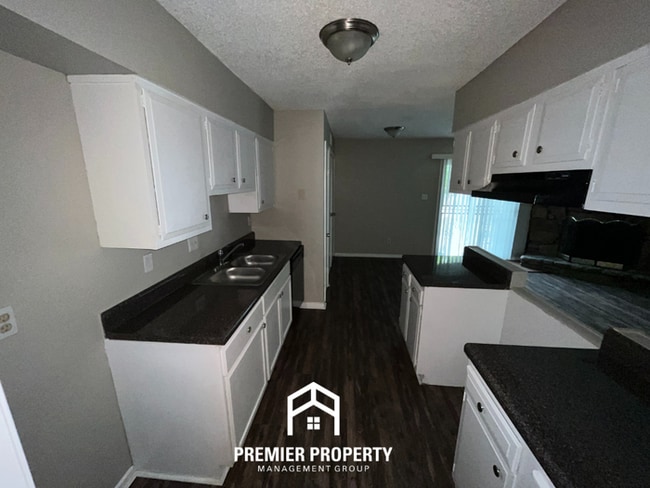 Building Photo - 5011 Tradewind Terrace