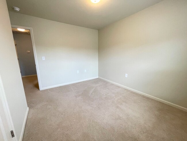 Building Photo - 404 Sullivan Loop Rd