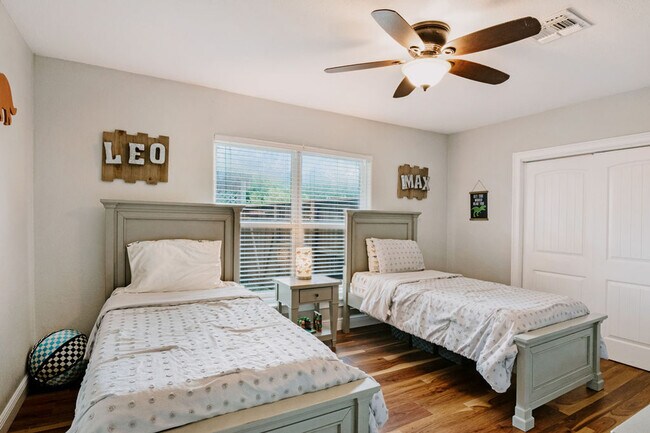 Building Photo - 134 Sinclair St