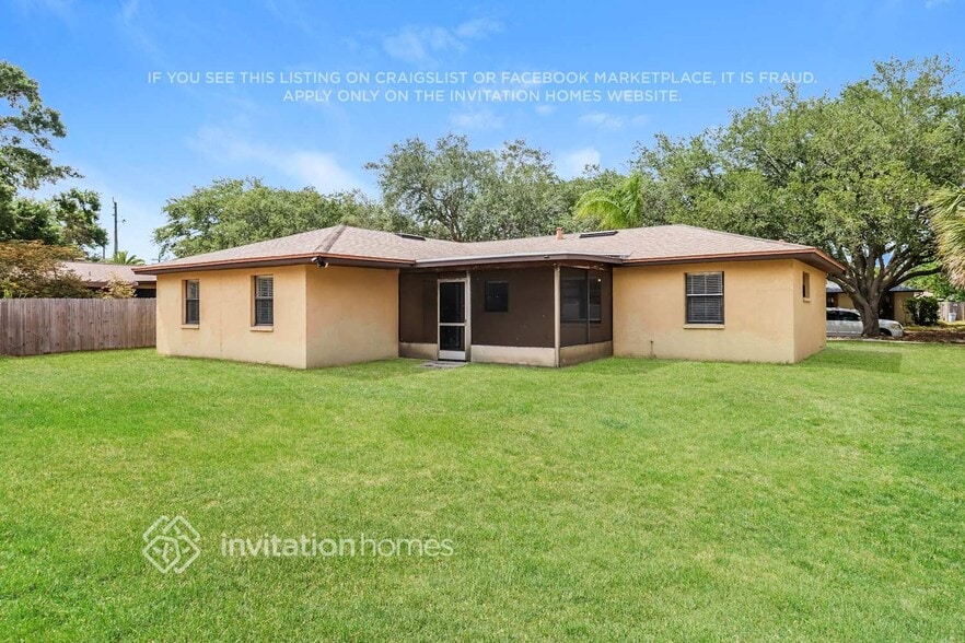 Building Photo - 2001 Nicklaus Dr