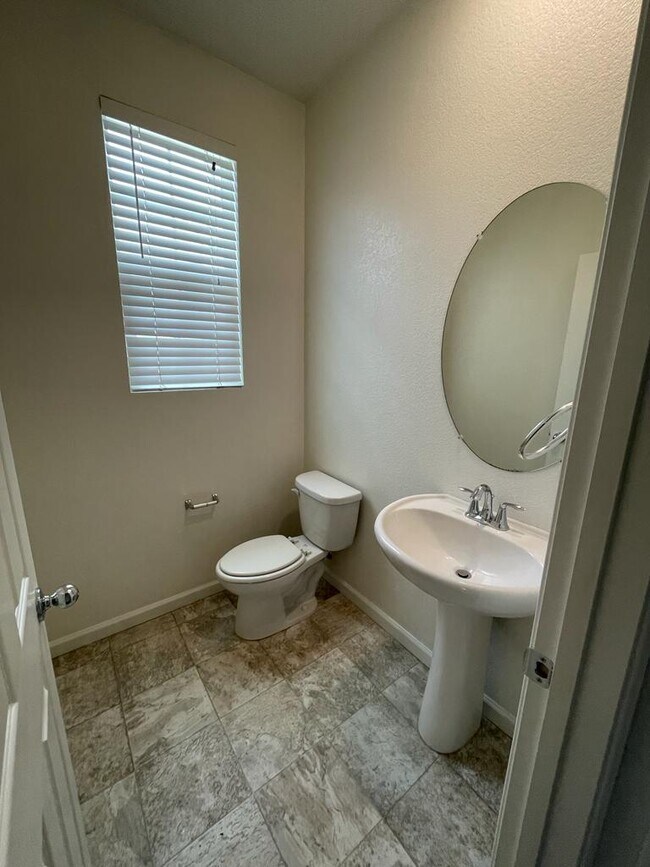 Building Photo - 3963 Samuelson Way
