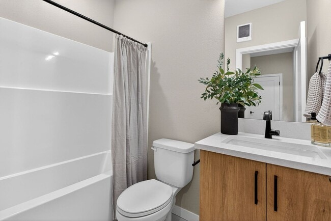 Building Photo - 15609 SE Meadowlark Ln