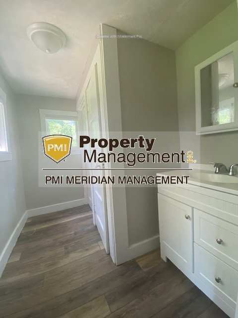 Building Photo - Spacious 4-Bedroom Duplex in Indianapolis ...