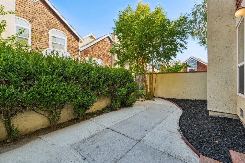 Building Photo - 1741 Abington Ct