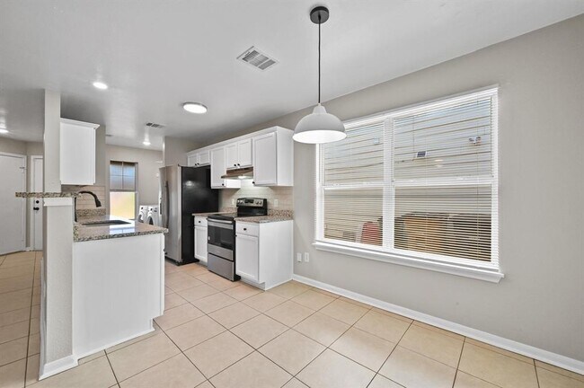 Building Photo - 2318 Riddle Rd