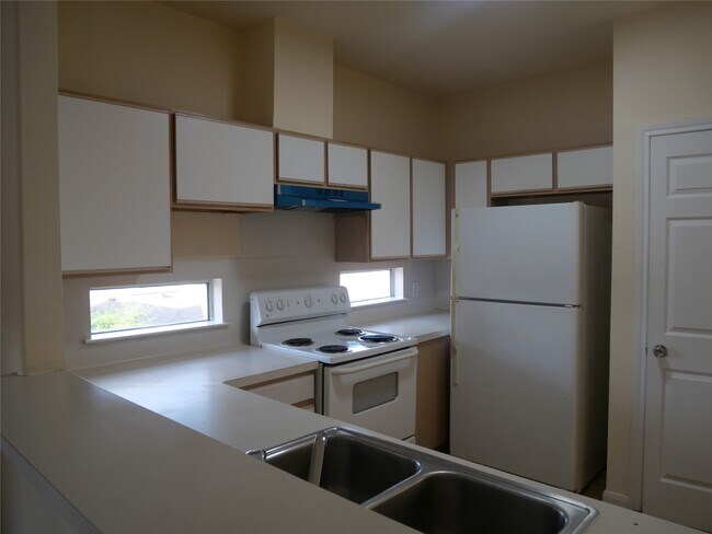 Building Photo - 6289 Wilcrest Dr