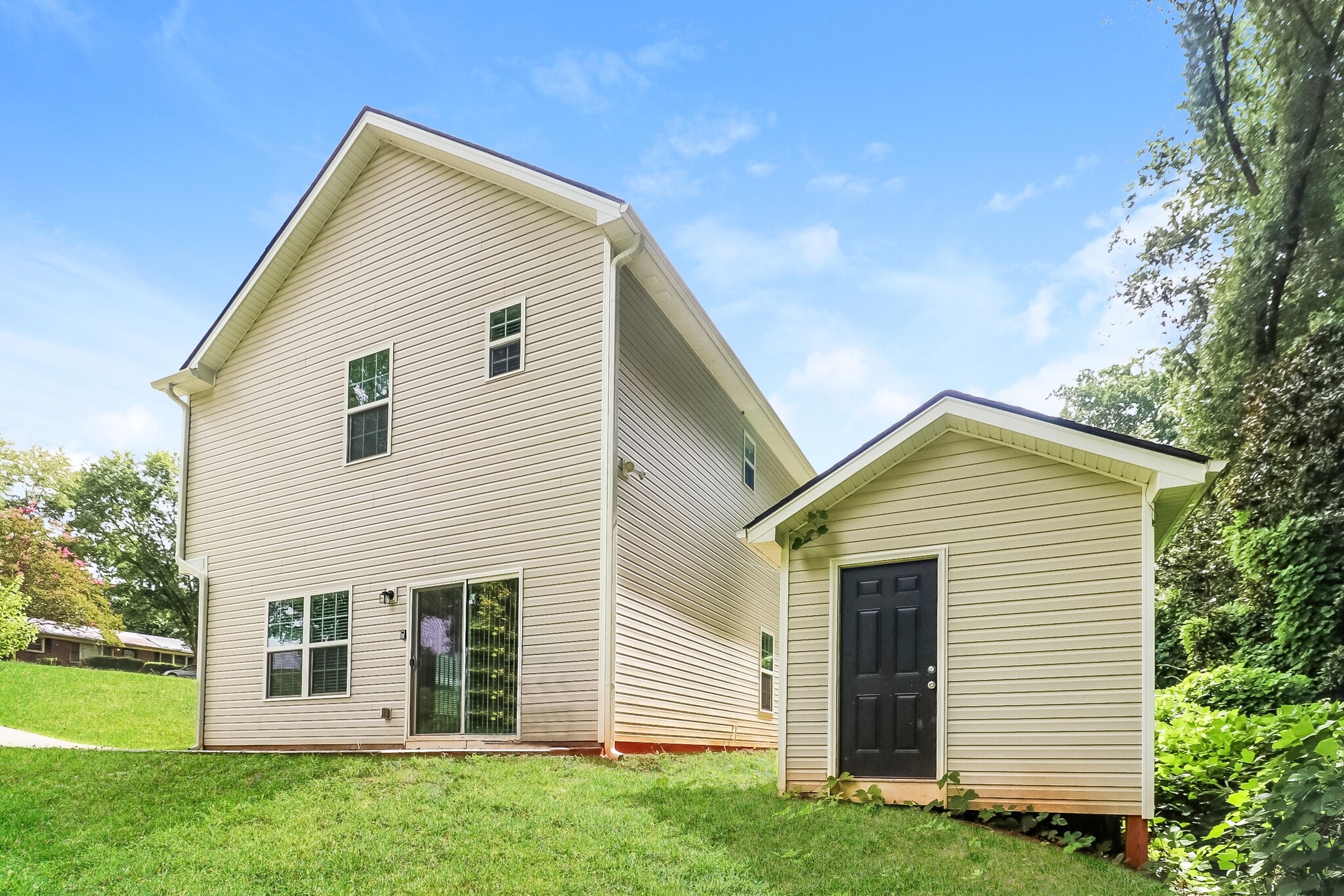 Building Photo - 604 E Texas Ave