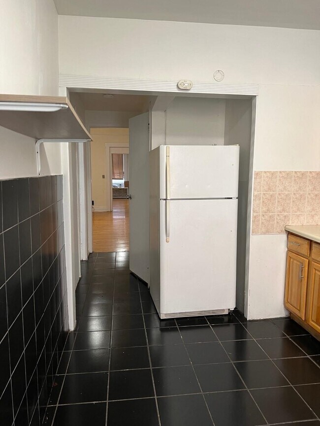 Building Photo - 381 Baldwin Ave