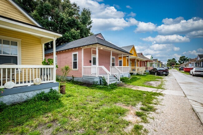 Building Photo - 1945 Redell St