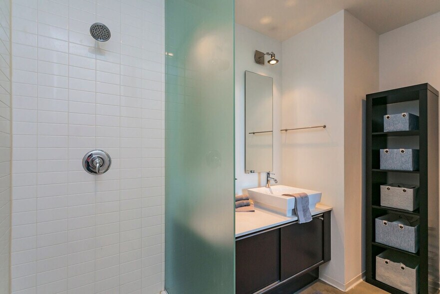 Building Photo - 2115 Yeaman Pl