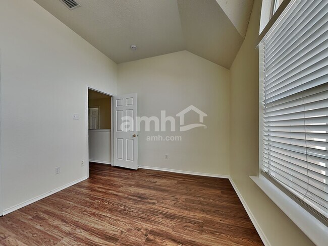 Building Photo - 1809 Mapleleaf Dr