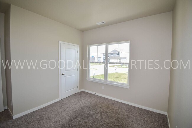 Building Photo - 4 Bed 2 Bath Home in the Waukee School Dis...
