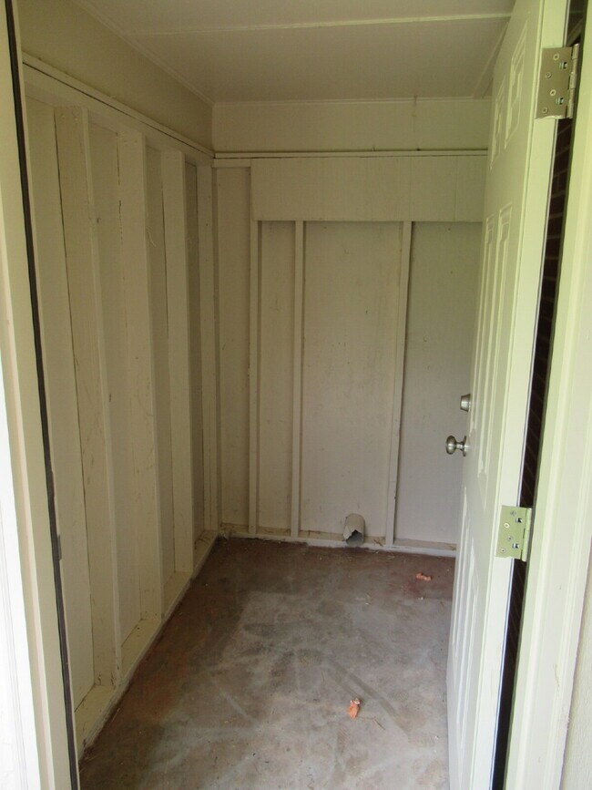 Building Photo - Newly Renovated Duplexes in Lincolnton – N...