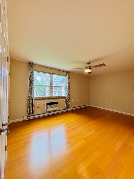 Building Photo - 613 Sierra Vista Ln