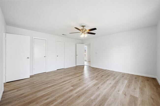 Building Photo - 418 Russell St