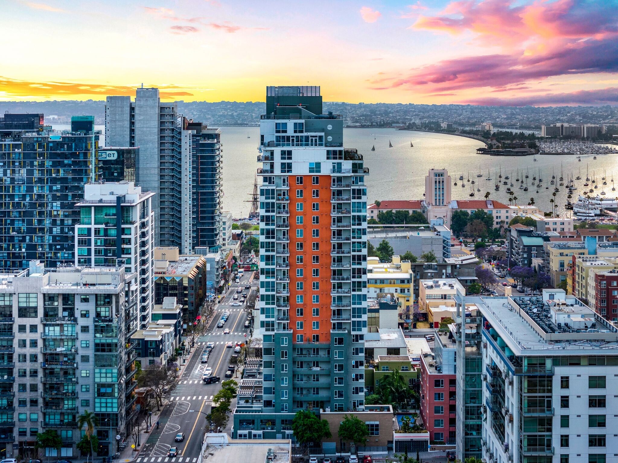 Building Photo - 300 W Beech St