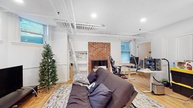Building Photo - 92 Marlborough St