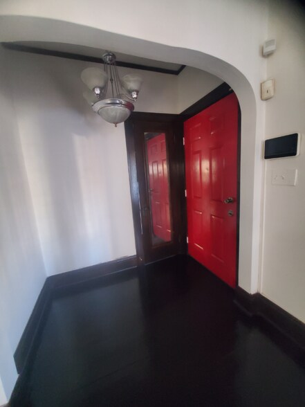 Building Photo - 11806 Farringdon Ave