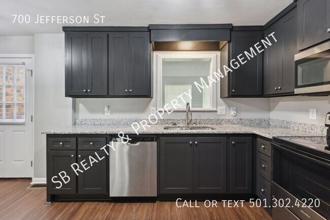 Building Photo - 700 Jefferson Dr