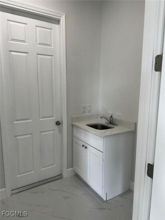 Building Photo - 1005 SW 11th Ct