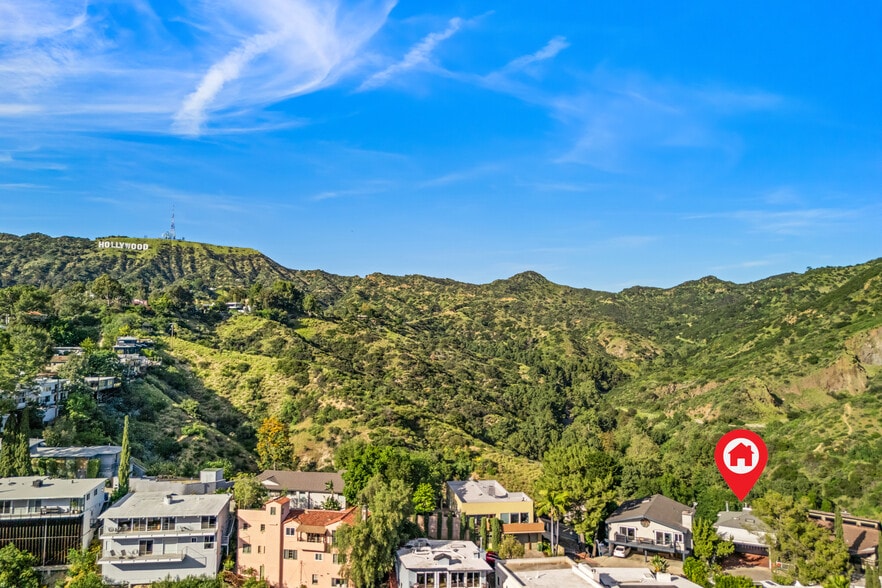 Building Photo - 2843 Lambert Dr