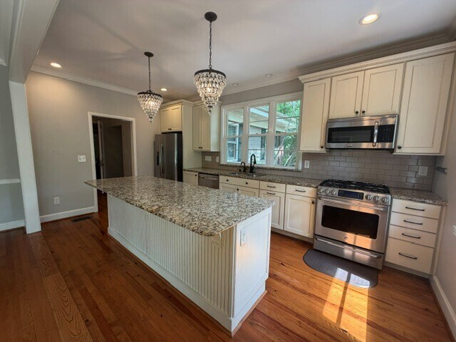Building Photo - Charming Estate home on almost 2 acres with Duke University Setting