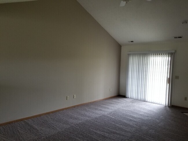 Building Photo - 2334 Hopkins Dr